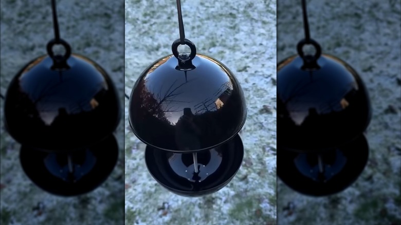 Bird feeder made from two IKEA serving bowls