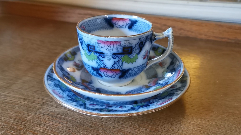 Copeland-era Spode teacup and saucer set, feature Chinese-inspired designs in blue