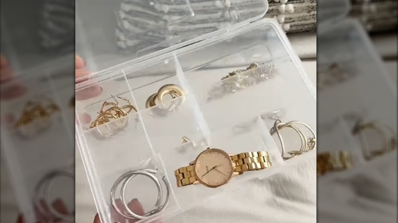 Empty 9-compartment organizer