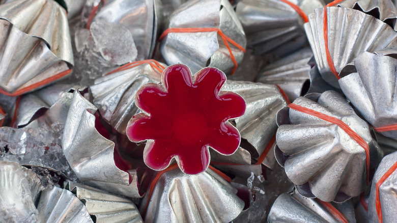 Flower shaped jelly mold