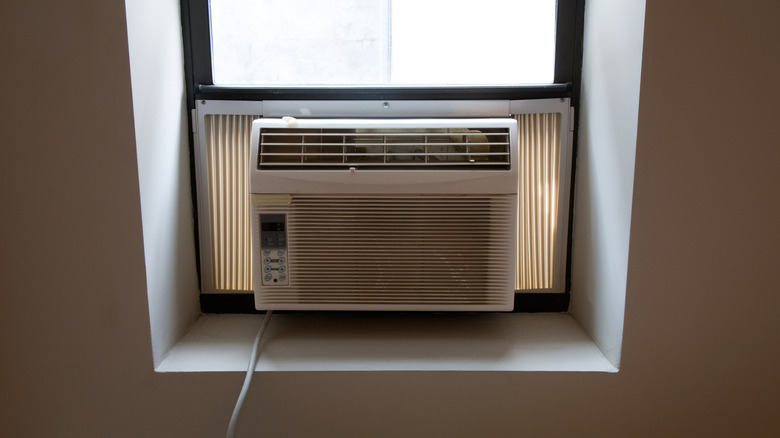 A window AC unit