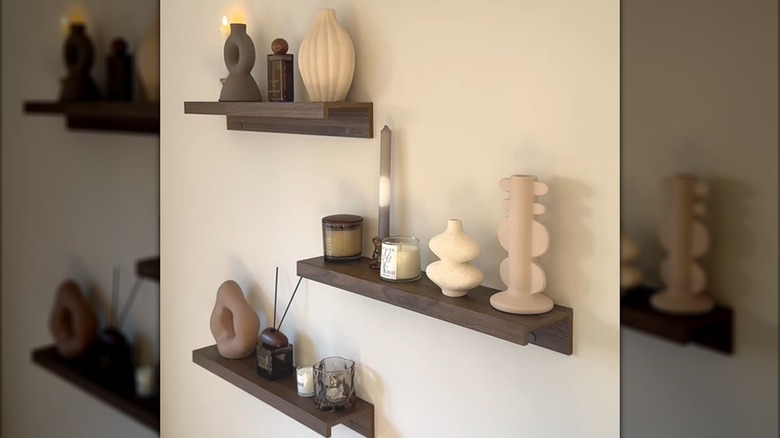 Modern oak MOSSLANDA picture shelves with modern Scandinavian decor on beige wall