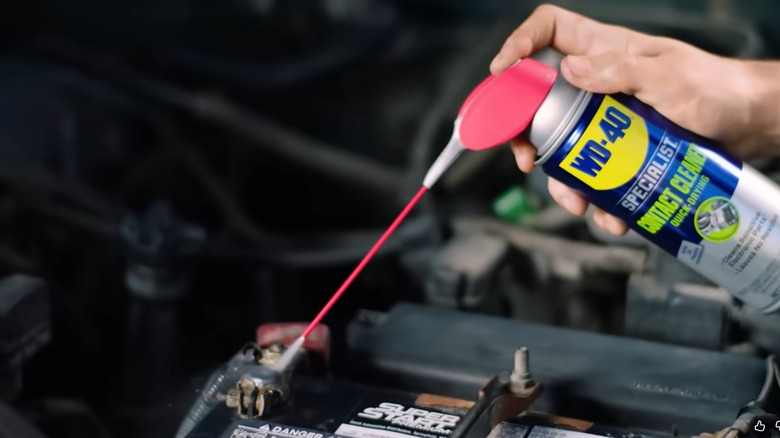 Cleaning battery contacts with WD-40