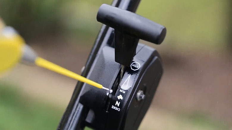Lubricating a throttle lever with WD-40