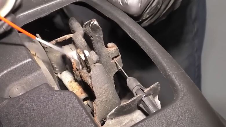 Lubricating throttle and choke linkages