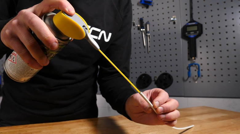 Lubricating a cable housing
