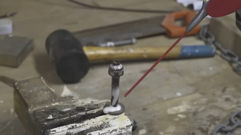 Un-seizing a stuck bolt with WD-40