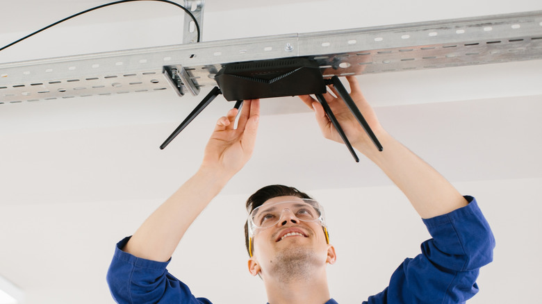 Installing Wi-Fi router on a ceiling