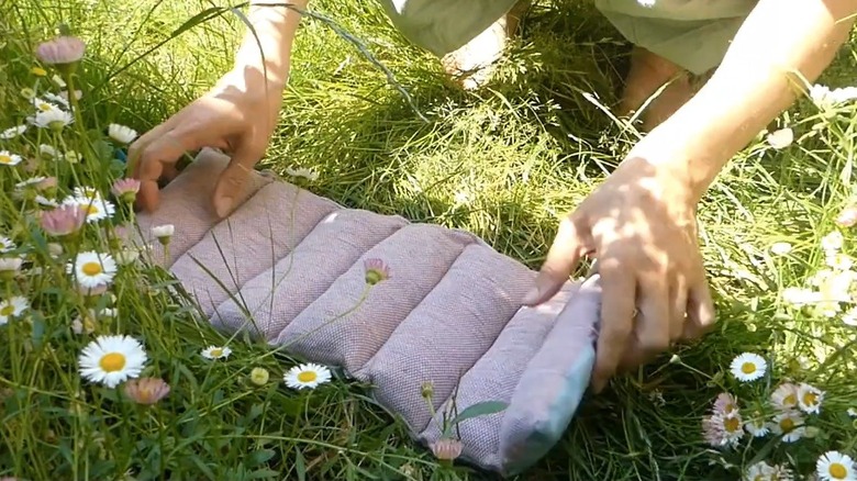 Making a garden kneeling pad from fabric scraps