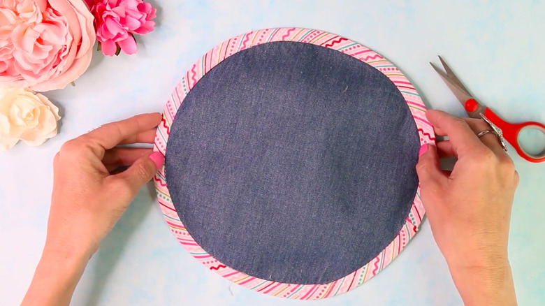 Crafting a round pot holder