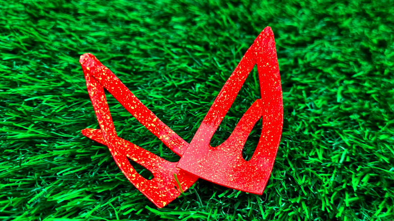 Red clips made from flexible plastic lid