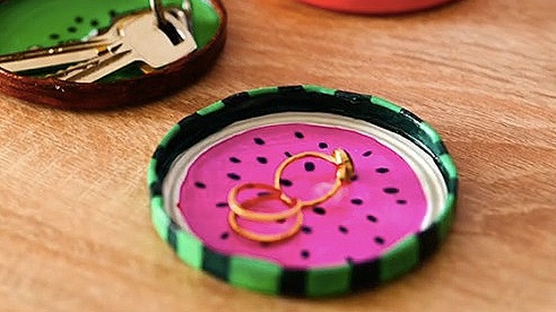 Fruit-patterned trinket trays made from lids