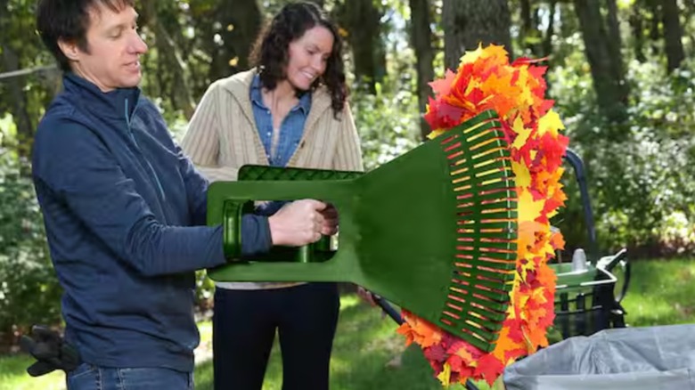 Couple using the Vertex Leaf Claws