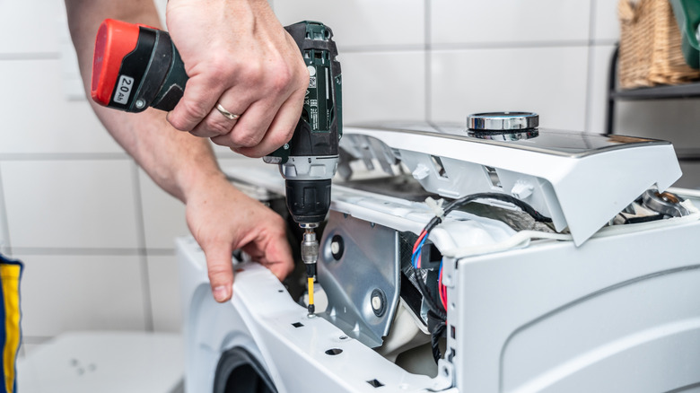 Disassembly and repair of a washing machine