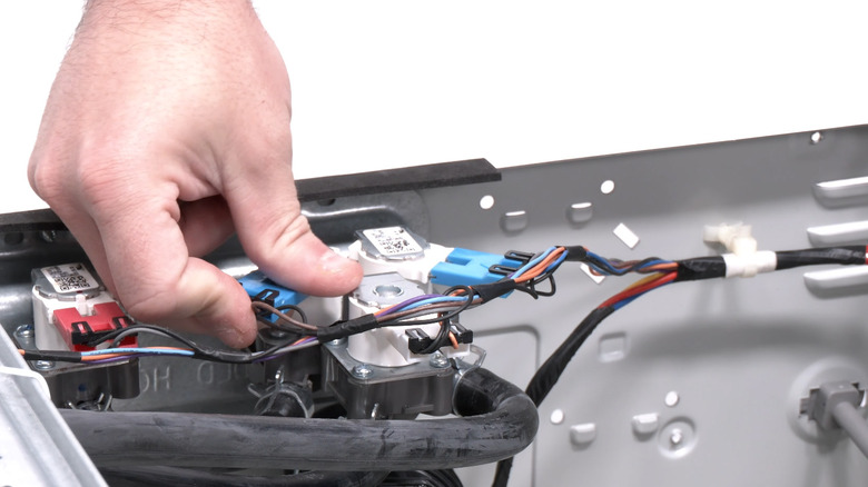 Connecting wires to a new inlet valve on an LG washing machine