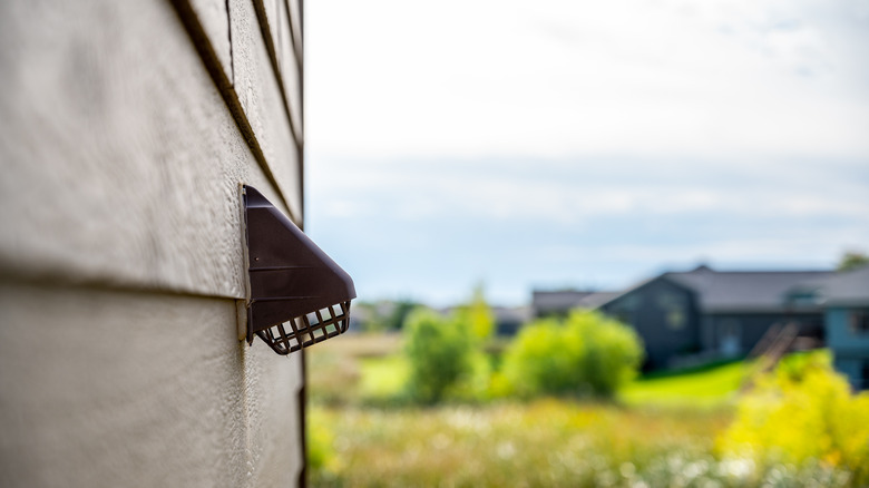 exterior cap of a dryer vent
