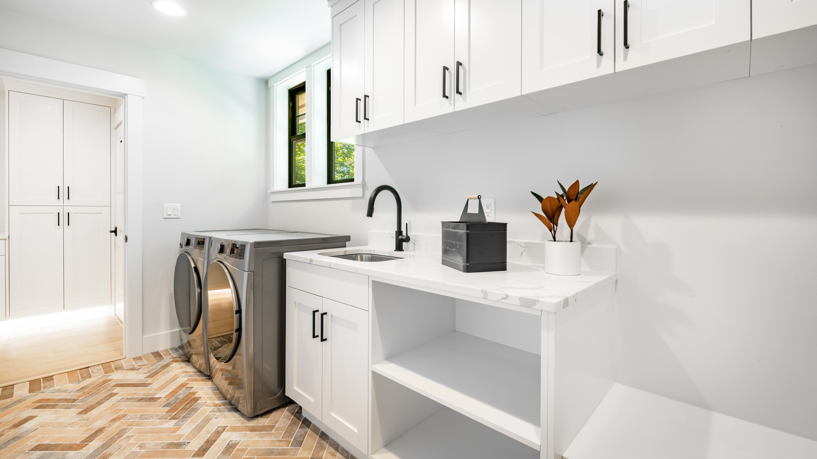 5 Stylish Laundry Room Cabinet Ideas to Maximize Your Storage Space