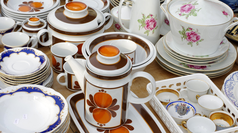 8 Valuable Vintage Dinnerware Pieces To Look For At An Estate Sale Or Thrift Store