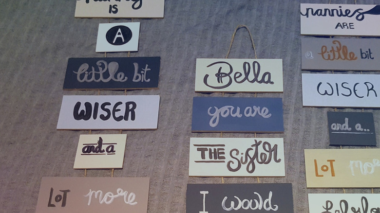Inspirational DIY signs made from wooden blinds