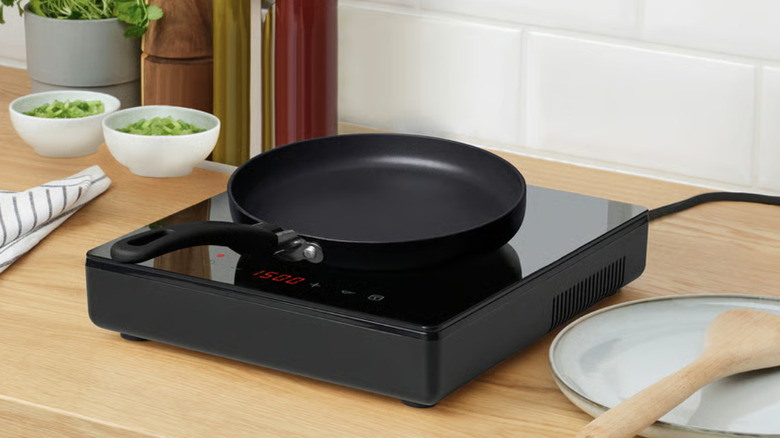 TILLREDA cooktop in use