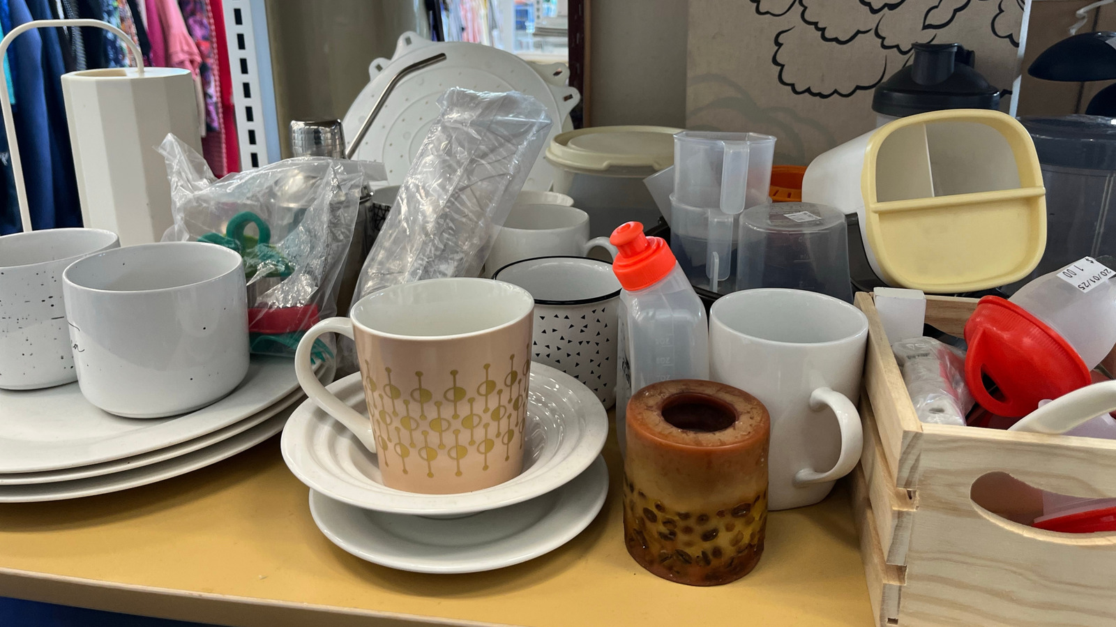 9 Valuable Vintage Mugs To Look For At Thrift Stores And Estate Sales