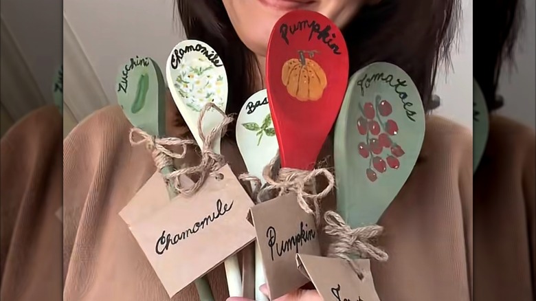 hellominibianco's DIY gardening gift of wooden spoons into painted plant label stakes