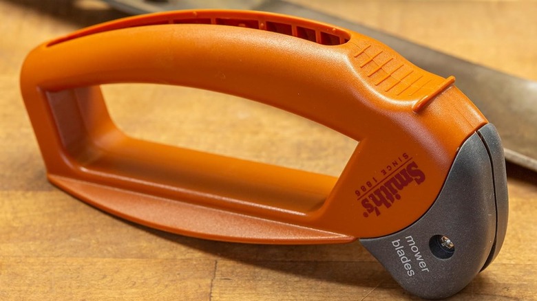 Smith's 50603 handheld lawn mower blade sharpener sitting on a table