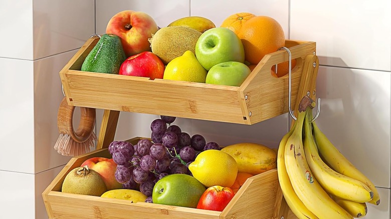 Sevenblue's tiered fruit basket fillde with fruit