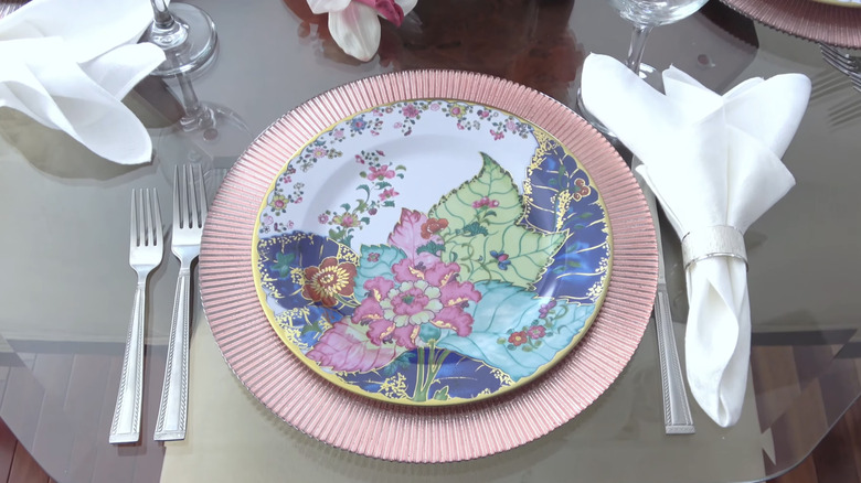 Mottahedeh Tobacco Leaf plate on dressed table