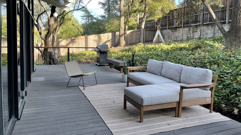 Cramped outdoor living space behind a midcentury ranch