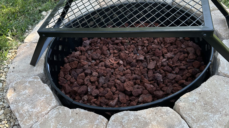 Fire pit with a portable fire screen