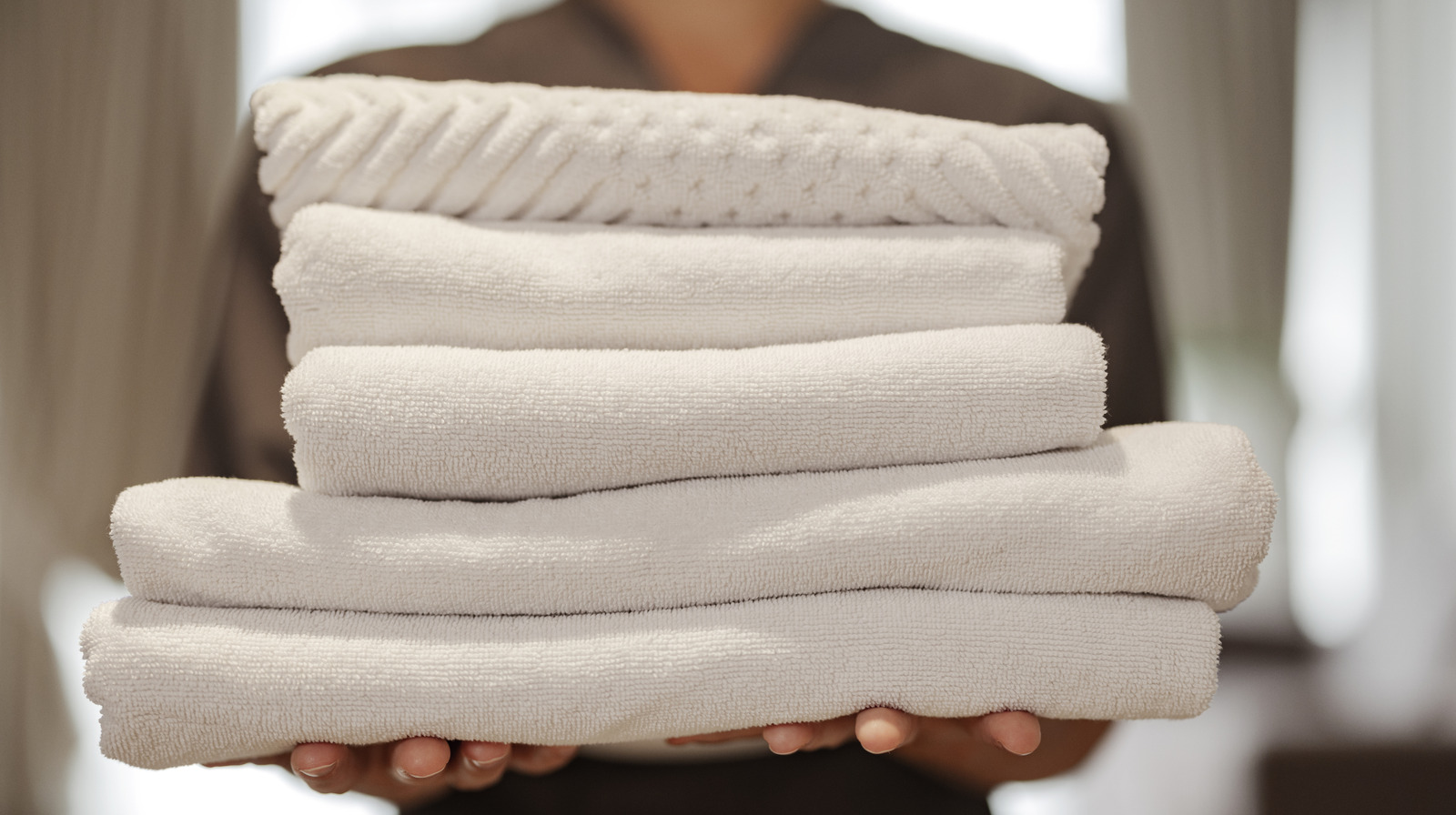 Bath Sheet Vs Bath Towel: How Are They Different And Which Is Better?