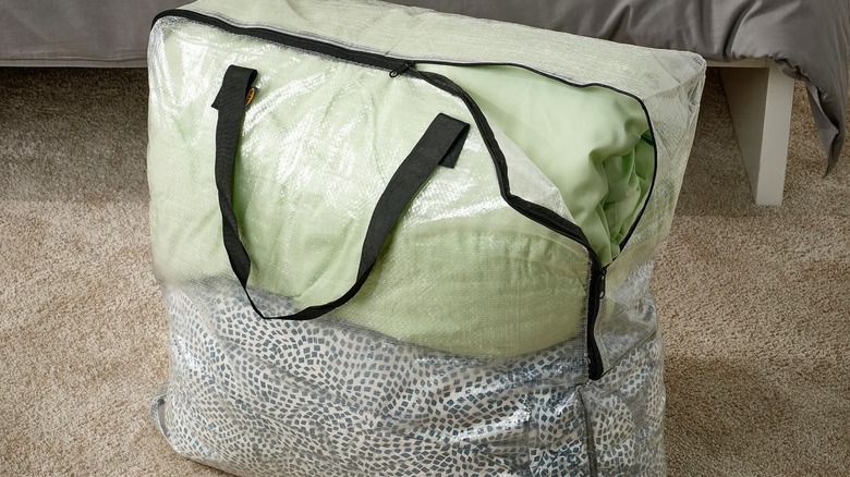DIMPA Storage bag filled with duvet covers