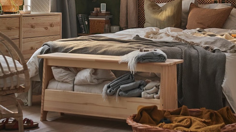 PERJOHAN Bench with storage at the end of a bed
