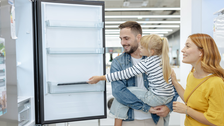 Family shopping for French door fridge