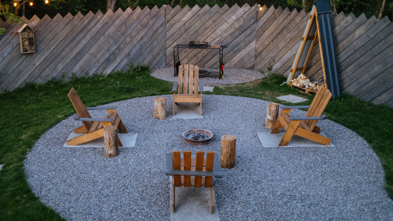 gravel patio with lawn furniture