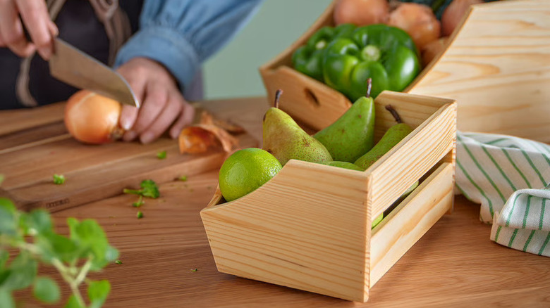 a man cutting an onion in front of CHOKLADHAJ Food Storage Box Set