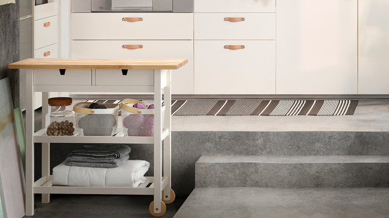 FÖRHÖJA Kitchen Cart in a kitchen