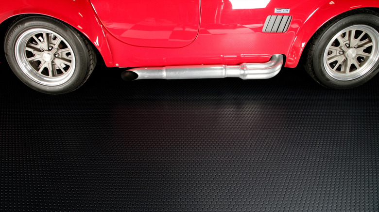 G-Floor raised coin PVC garage flooring roll