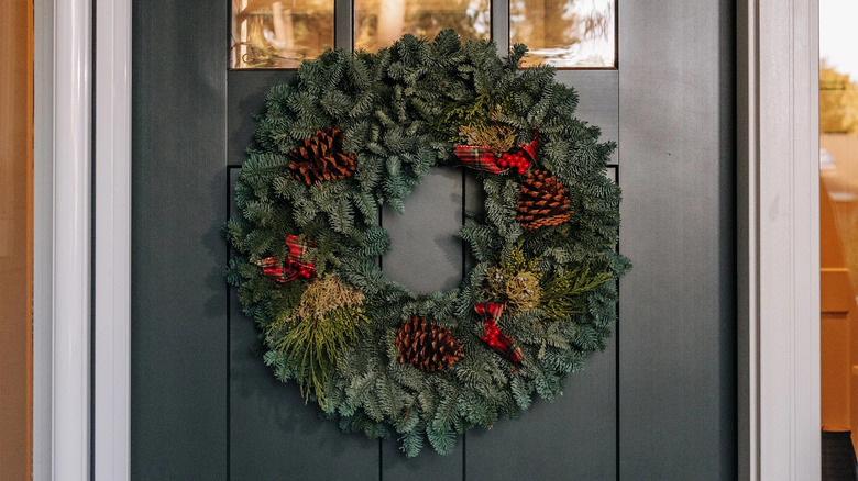 Product image of Costco's Fresh 22" Noble Fir Mixed Wreath