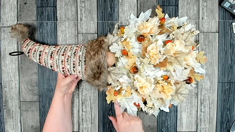 An autumnal gnome door hanger