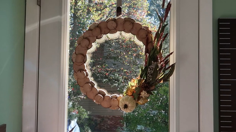 A wreath made of wood slices and autumnal flowers