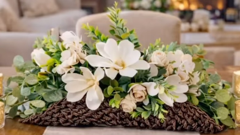 Floral centerpiece made from woven placemat