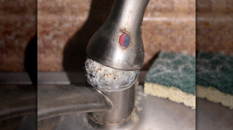 An old faucet needing replacement