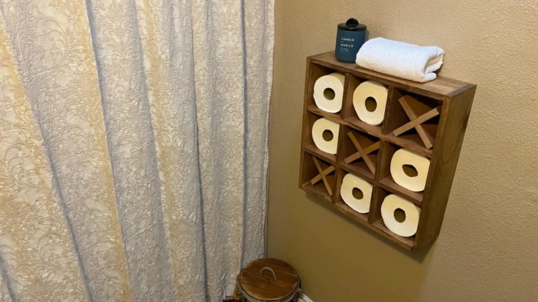 Tic tac toe wall shelf with toilet paper