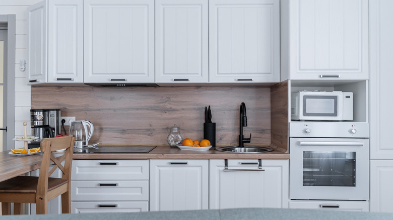 Kitchen with a wood veneer backsplash