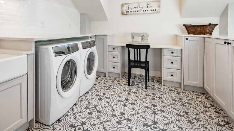 laundry room with vinyl tile flooring