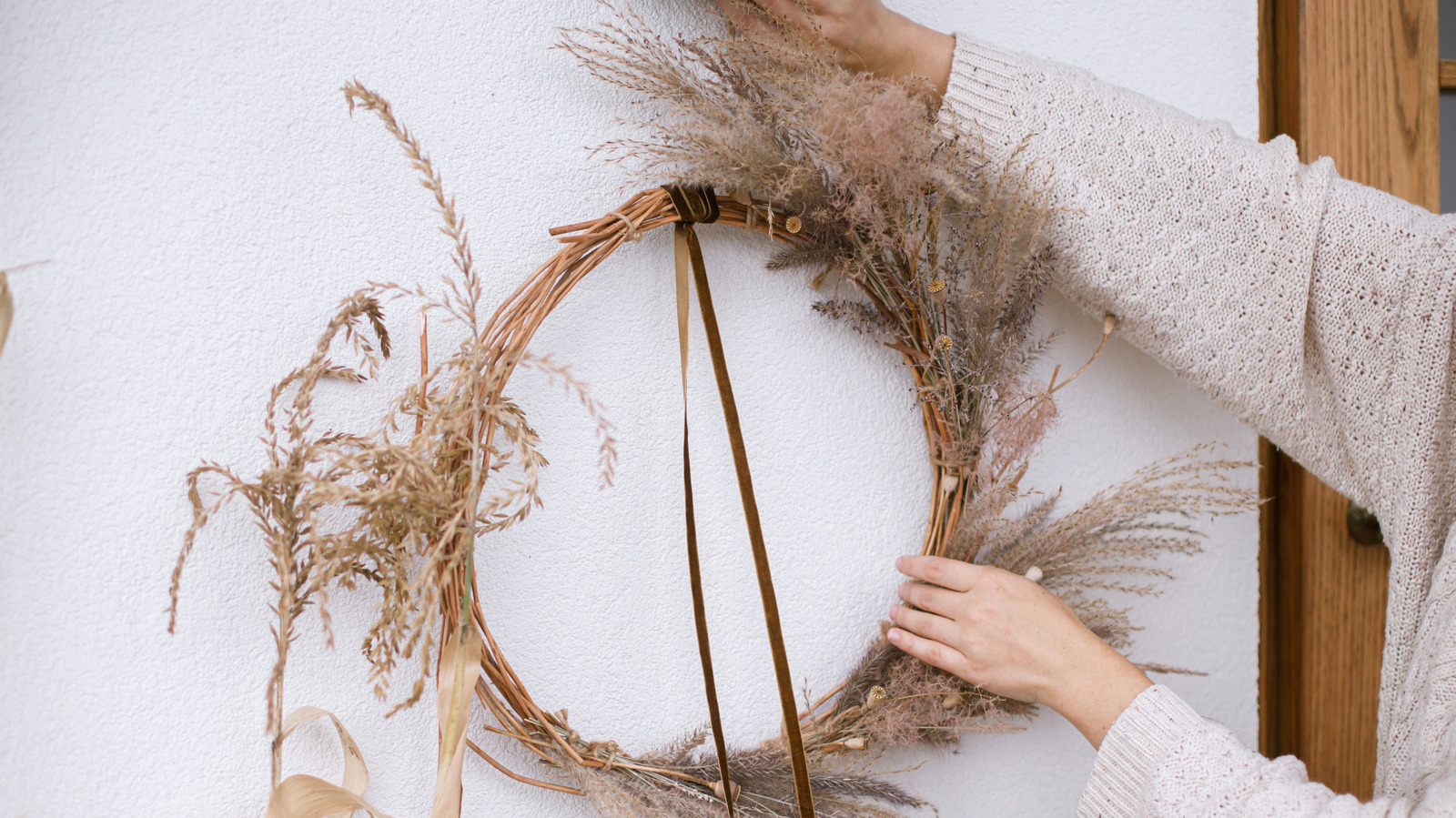 Ditch Wreaths: An Adorable Way To Decorate Your Front Door For Thanksgiving