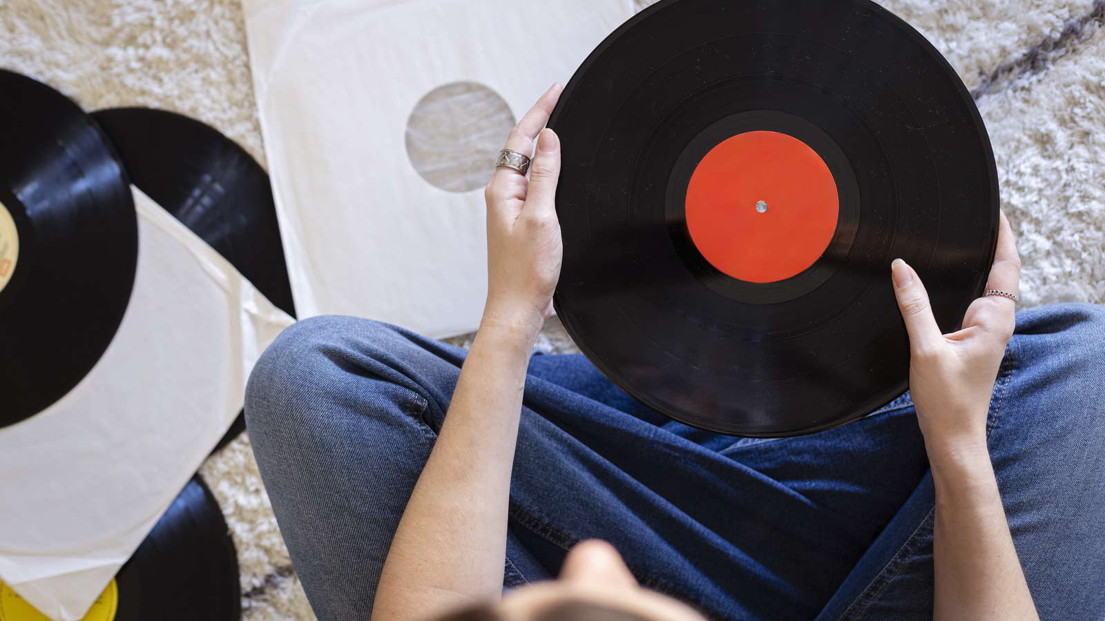 Woman Turns Thrifted Vinyl Records Into Elegant Countertop Storage On A Budget