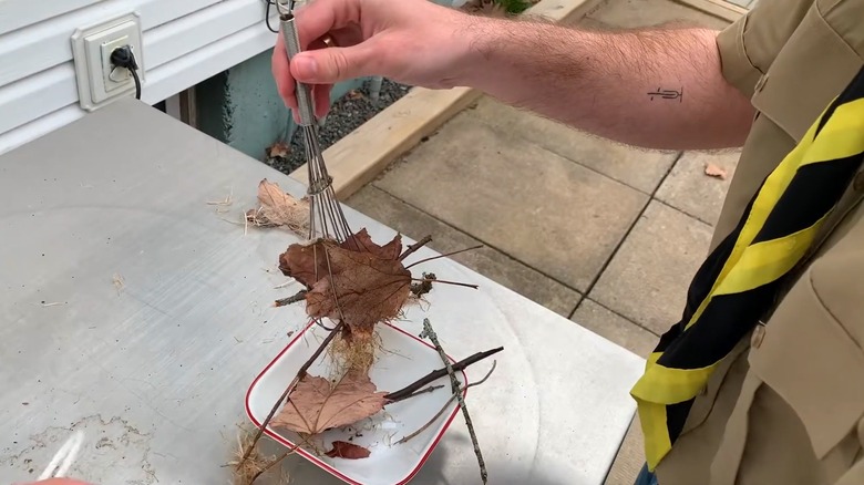Nesting materials in a metal whisk